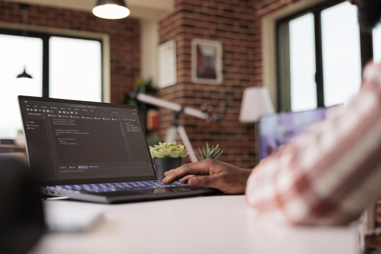 Consideraciones adicionales al elegir un portátil para estudiantes de programación